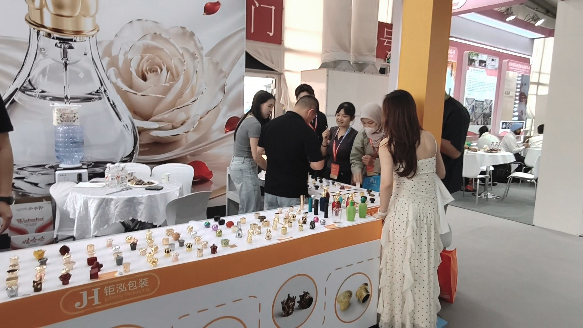 أحدث مدونات الشركة حول Juhong Packaging تحقق نجاحًا كبيرًا في CBE Shanghai 2026، حيث تقدم الجيل التالي من قبعات عطور Zamak الفاخرة