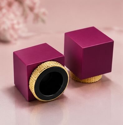 شراء غطاء عطر AURÉLIA Cube Luxe من سبائك الزنك بشعار مخصص وتشطيب مطلي بالكهرباء تصنيع عبر الإنترنت