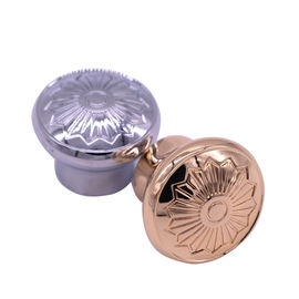 شراء 26 * 32 الذهب زجاجة عطر سبائك الزنك الأعلى المغناطيسي / Zamak يموت الصب online manufacture